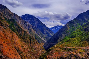 Karakurum karayolu ve Vadisi görüntülemek