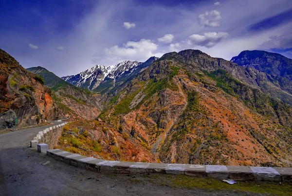 Pohled do karakoram highway a údolí — Stock fotografie