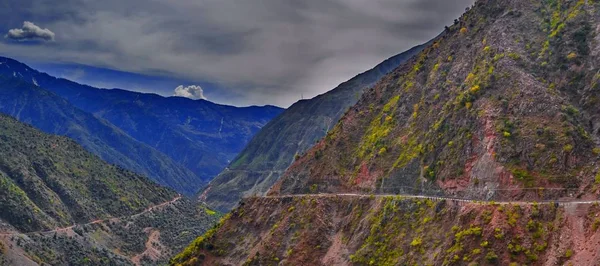 Pohled do karakoram highway a údolí — Stock fotografie
