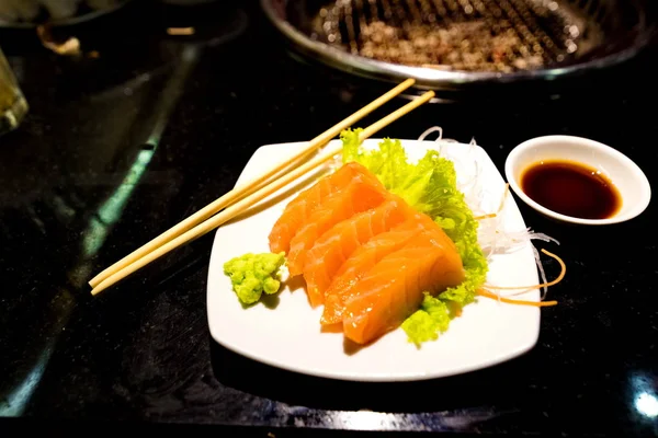 Sashimi-Lachs auf Teller — Stockfoto