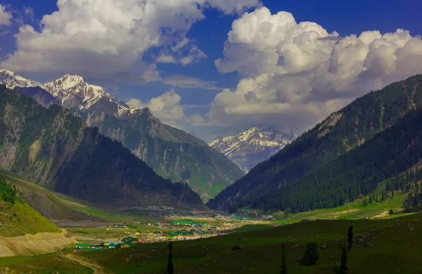 인도, 소나 마르그, 잠무 및 캐시 미르 주의 눈덮인 아름다운 산 풍경 — 스톡 사진