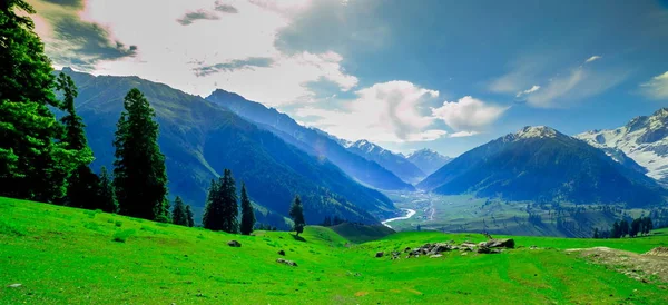 Belle vue sur la montagne avec neige de Sonamarg, Jammu-et-Cachemire, Inde — Photo