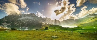 Devletin Sonamarg, Jammu ve Keşmir, Hindistan göl güzel dağ manzaralı