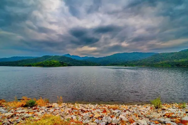 山と湖 — ストック写真