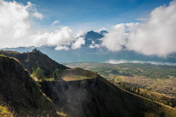 Vista desde la parte superior del volcán Batur — Foto de Stock