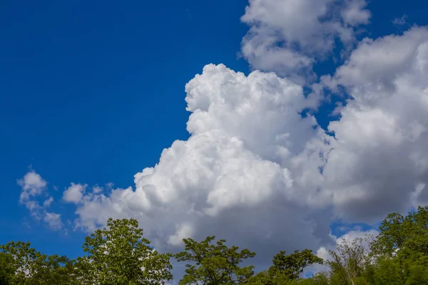 Scenic Landscape Sunlit Mountain Pass Clouds Blue Sky Sunny Day — Stock Photo, Image