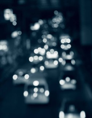 Gece el ile bulanık arka plan üzerinde Rating bokeh