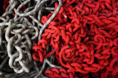 Kırmızı tırmanma halat