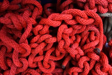 Kırmızı tırmanma halat