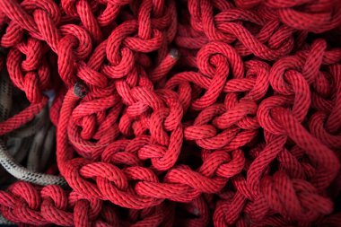 Kırmızı tırmanma halat