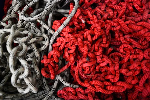 Kırmızı tırmanma halat