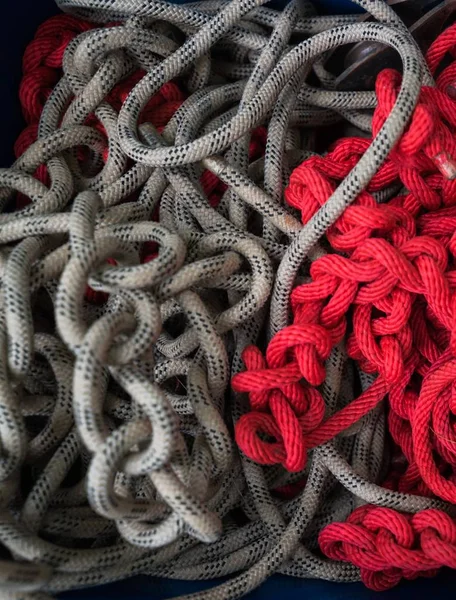 Kırmızı tırmanma halat