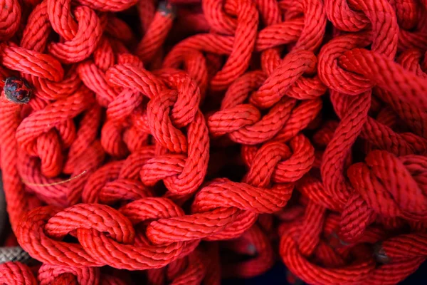 Kırmızı tırmanma halat