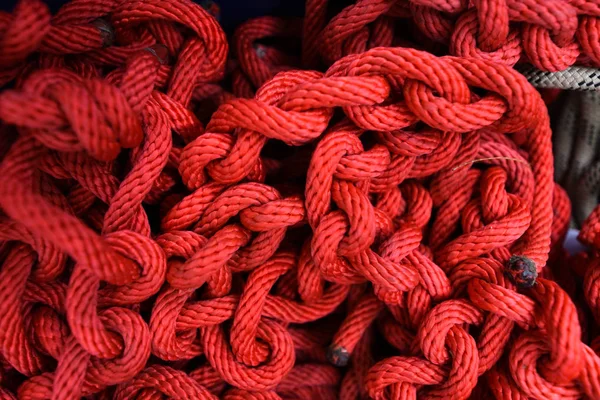 Kırmızı tırmanma halat