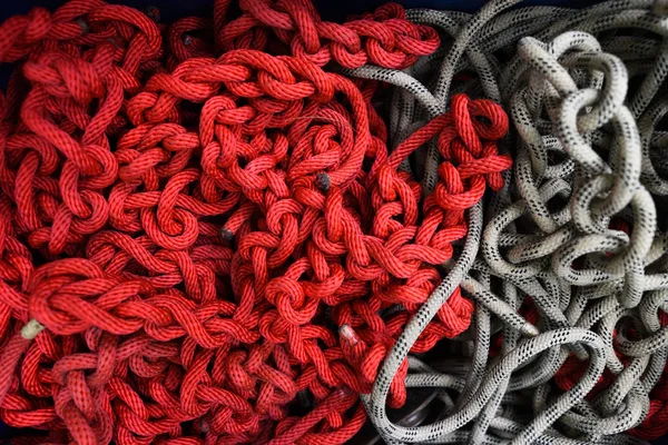 Kırmızı tırmanma halat