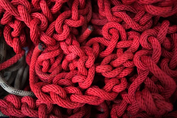 Kırmızı tırmanma halat