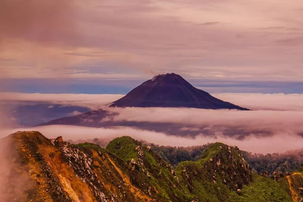 Gunung sinabung Vulkanausbrüche — Stockfoto