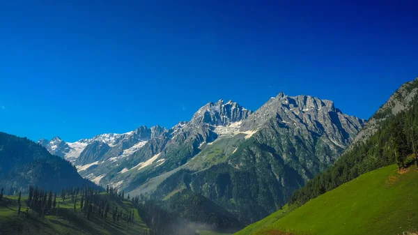 Горный ландшафт Сонамарга, штат Кашмир, Индия — стоковое фото