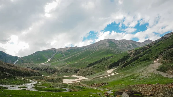 Hermoso paisaje de montaña de Sonamarg, estado de Cachemira, India — Foto de Stock