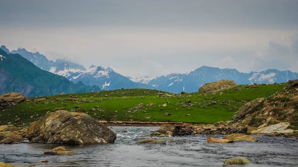 Sonamarg，印度克什米尔邦的美丽的山地景观 — 图库照片