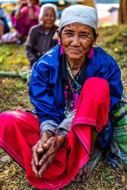 Kamphaengphet, bütün etnik grup Tayland'da çok kötü ama güzel kültür, bu eski Karen kadın çok nazik ve hala sağlıklı olan Tayland - 01 Ocak 2014