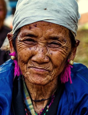 Kamphaengphet, bütün etnik grup Tayland'da çok kötü ama güzel kültür, bu eski Karen kadın çok nazik ve hala sağlıklı olan Tayland - 01 Ocak 2014