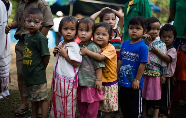 KAMPHAENGPHET, TAILANDIA - 08 de enero de 2014 Todos los grupos étnicos en Tailandia son muy pobres, pero tienen una cultura hermosa. — Foto de Stock