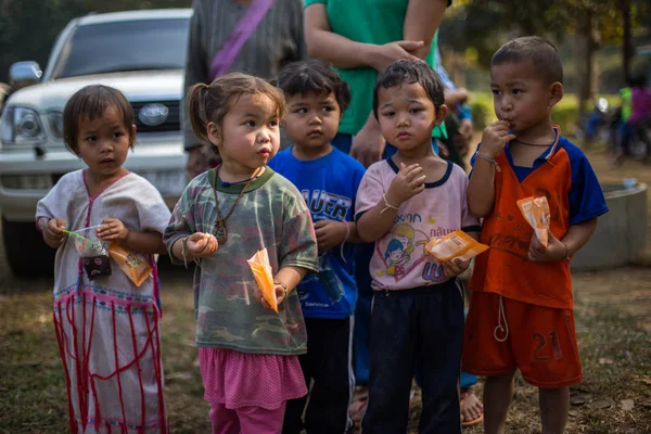 KAMPHAENGPHET, TAILÂNDIA - 08 de janeiro de 2014 Todo o grupo étnico na Tailândia muito pobre, mas tem uma bela cultura — Fotografia de Stock