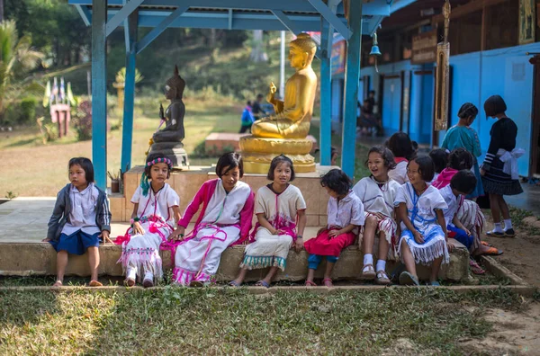 KAMPHAENGPHET, THAILAND - January 08, 2014 All ethnic group in Thailand very poor but has beautiful culture — Stock Photo, Image