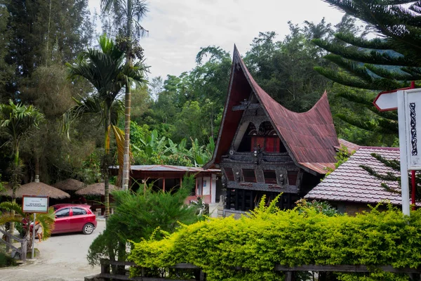 Sumatra Indonesia Σεπτεμβε 2017 Έθνικ Παραδοσιακό Batak House Στη Λίμνη — Φωτογραφία Αρχείου