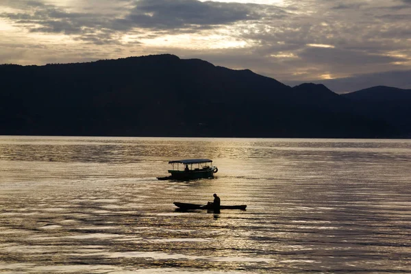 Восход Солнца Отражениями Озере Тоба Остров Самосир Индонезия — стоковое фото