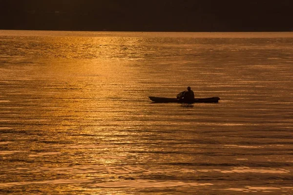 Salida Del Sol Con Reflexiones Lago Toba Isla Samosir Indonesia — Foto de Stock