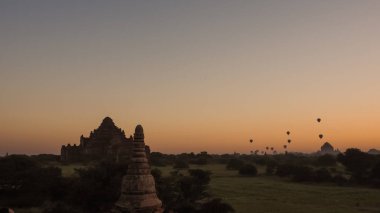 Dhammayangyi Tapınağı Bagan Myanmar üzerinde uçan Balonlar, Balonculuk Bagan üzerinde turistler için en unutulmaz eylem biridir.