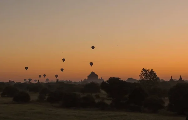 Balões Voando Sobre Templo Dhammayangyi Bagan Myanmar Balonismo Sobre Bagan — Fotografia de Stock