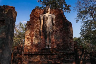 Wat Phra Si Iriyabot Kamphaeng Phet Historical Park içinde eski Buda heykeli. Kamphaeng Phet. Tayland