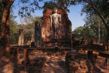 Wat Phra Si Iriyabot Kamphaeng Phet Historical Park içinde eski Buda heykeli. Kamphaeng Phet. Tayland
