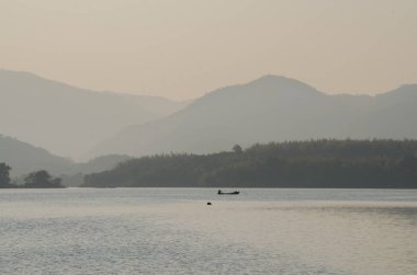 Kanchanaburi Eyaleti, Tayland 'da gün batımı ya da gün doğumu.