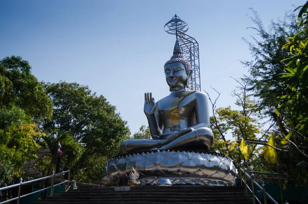 Нержавеющая Церковь Статуя Будды Храме Паклам Кхакхэнг — стоковое фото