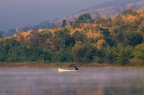 Matahari Terbit Atas Sungai Dan Gunung — Stok Foto