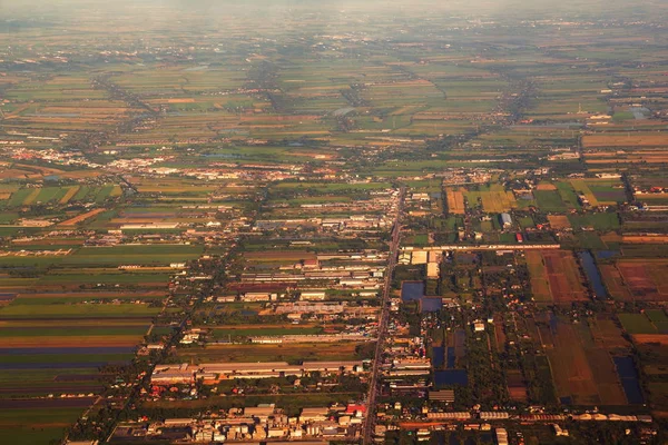 Vue Aérienne Zone Résidentielle Environnante Des Rizières Vertes Dans Campagne — Photo