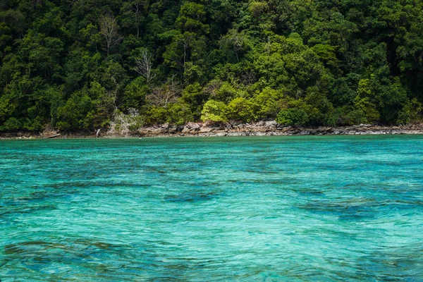 熱帯の島の海 スリン島 — ストック写真