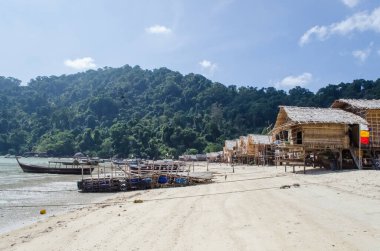 Tayland 'ın Surin Adaları' ndaki Mu Ko Surin Ulusal Parkı 'ndaki Koh Surin' deki Moken Deniz Çingene Köyü..