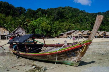Tayland 'ın Surin Adaları' ndaki Mu Ko Surin Ulusal Parkı 'ndaki Koh Surin' deki Moken Deniz Çingene Köyü..