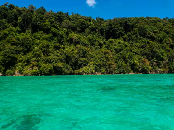 ビーチと熱帯の海 スリン島 パンガー省 — ストック写真