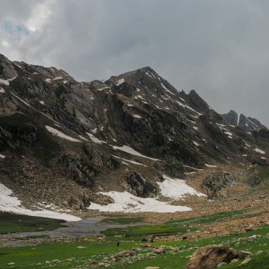 Güzel dağ manzarası, Jammu ve Keşmir Eyaleti, Hindistan