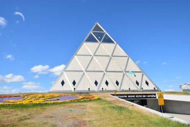 Astana (Nur-Sultan), Kazakistan 'ın başkenti Astana' daki PYRAMID (Nur-Sultan)