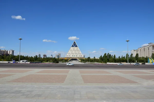 Астана Нур Султан Казахстан Pyramid Астана Нур Султан Столиця Казахстану — стокове фото