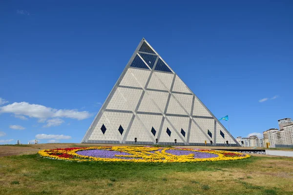 Astana (Nur-Sultan), Kazakistan 'ın başkenti Astana' daki PYRAMID (Nur-Sultan)