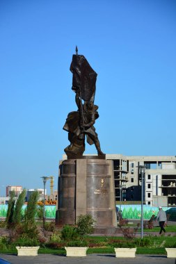 Astana'da savaş kahramanı Koshkarbaev anıtı