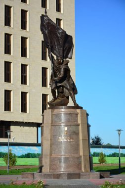 Astana'da savaş kahramanı Koshkarbaev anıtı